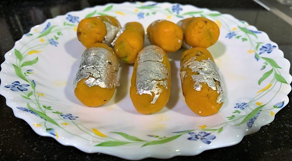 Instant Mango Rolls